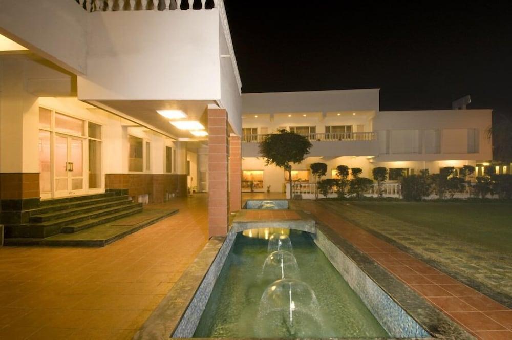 Grand Hotel Agra  Dış mekan fotoğraf